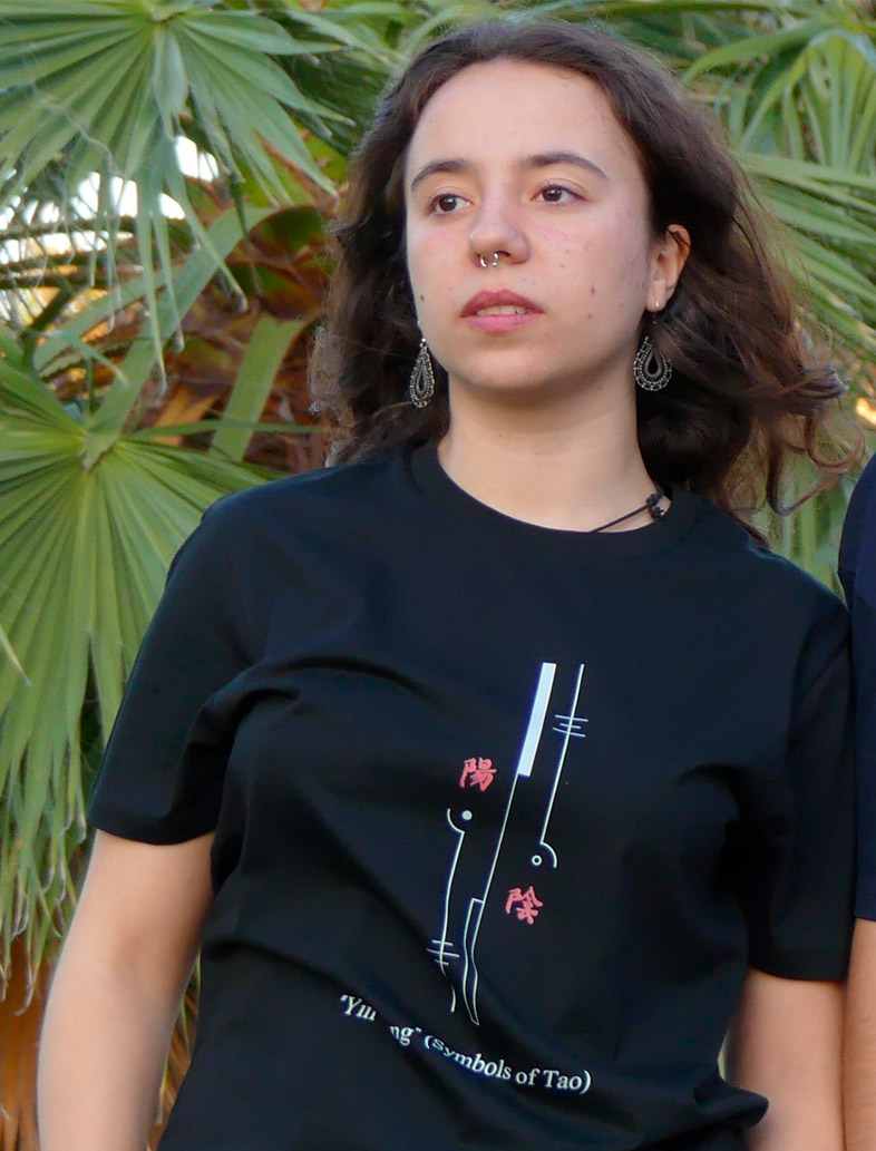 Camiseta oversized color negro diseño colección Zendo